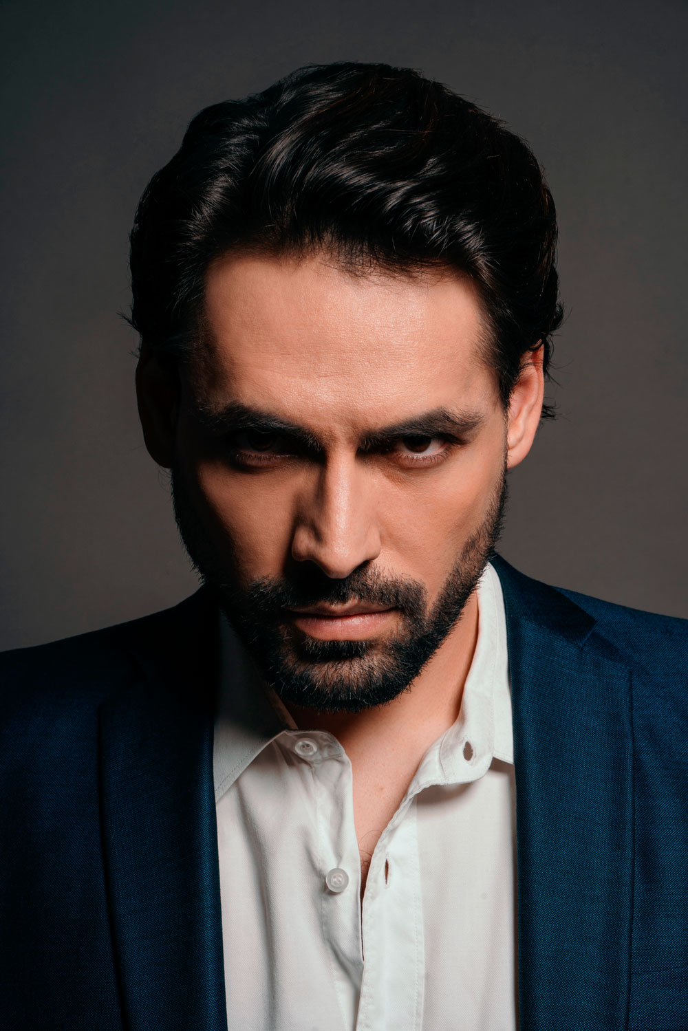 ALEJANDRO OLIVA - Professional Headshot