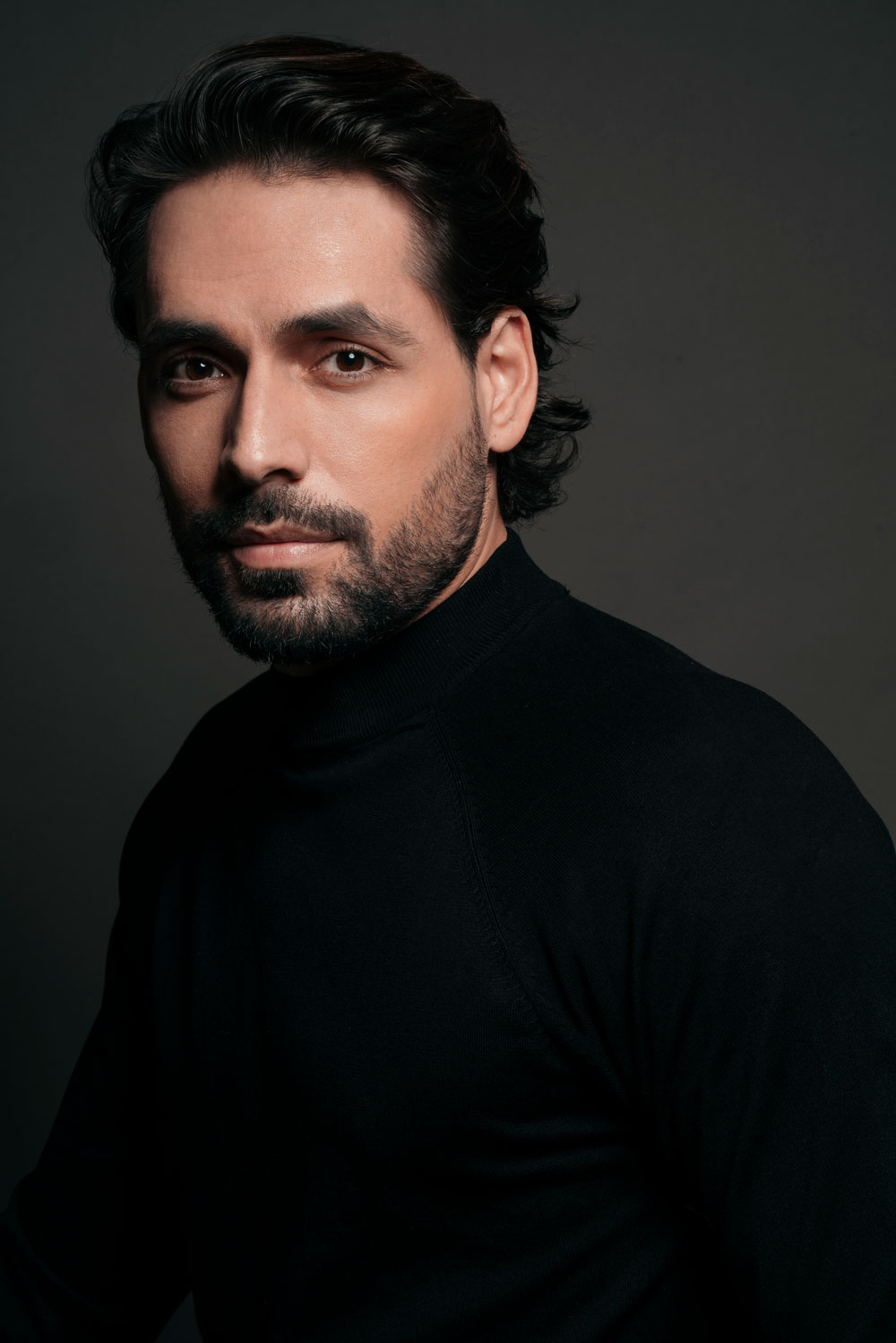 ALEJANDRO OLIVA - Professional Headshot