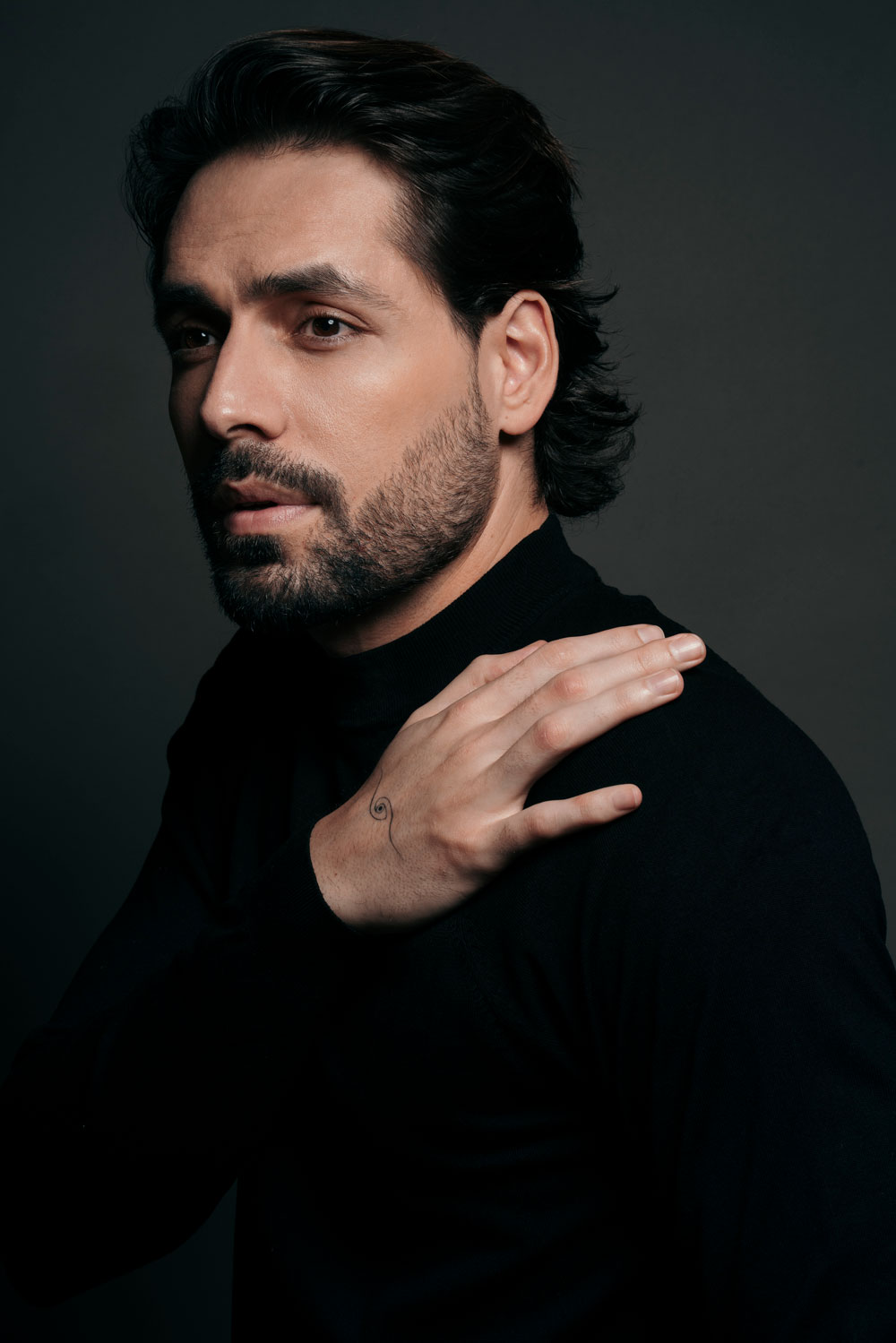ALEJANDRO OLIVA - Professional Headshot
