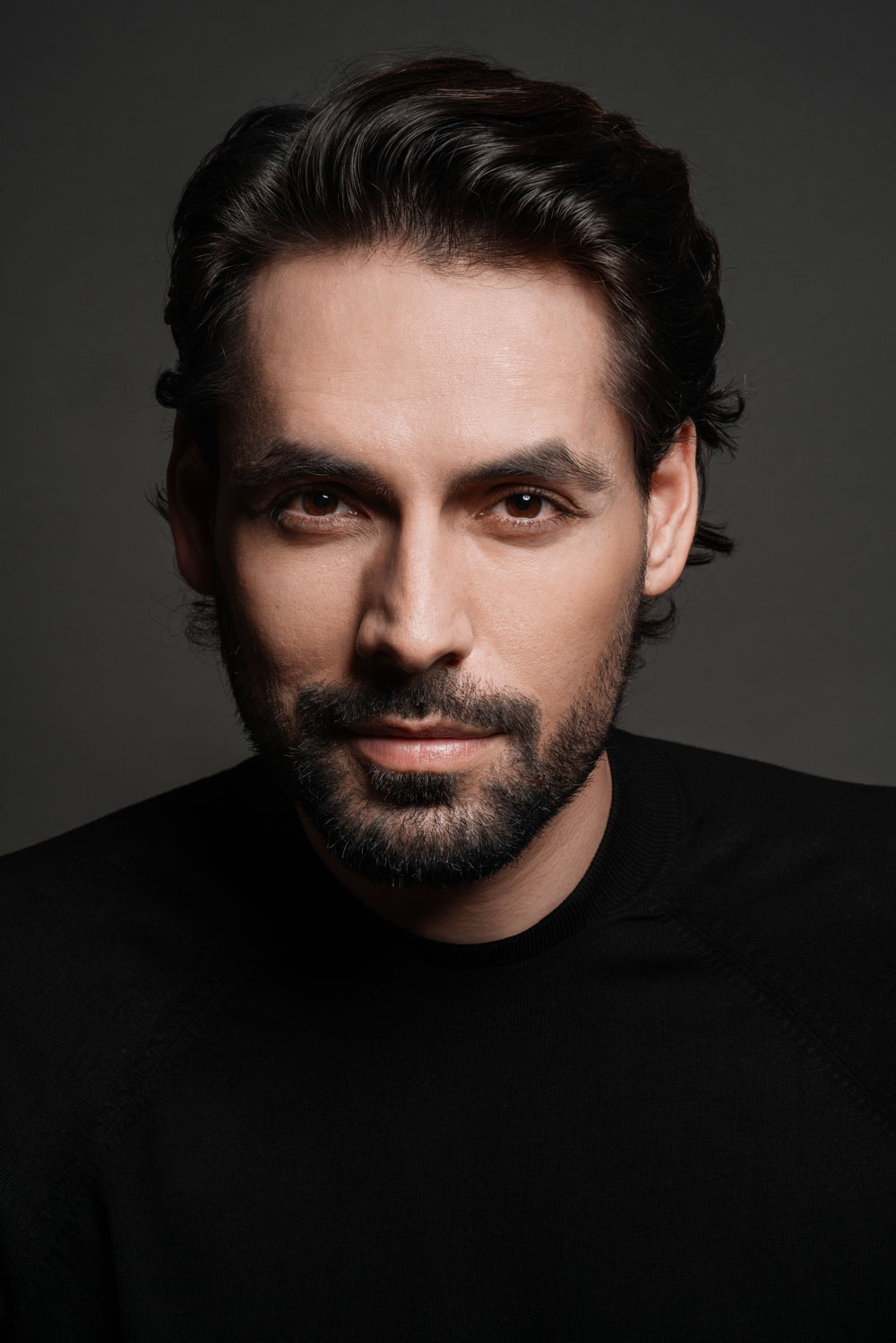 ALEJANDRO OLIVA - Professional Headshot