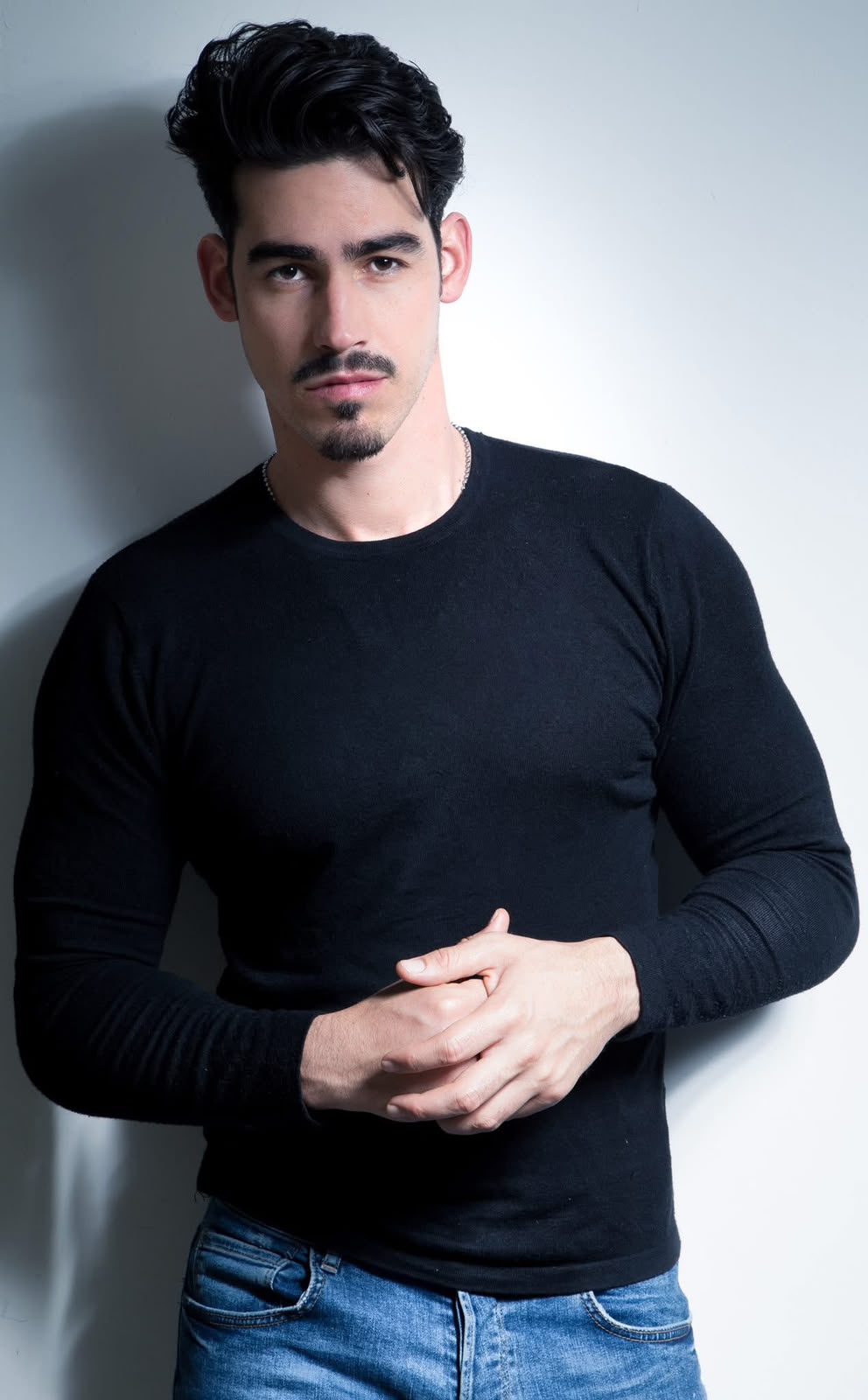 ALEX ROSGUER - Professional Headshot