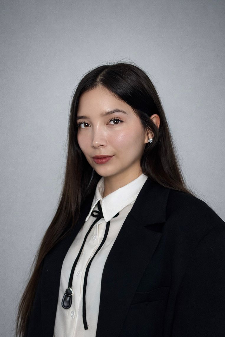 ANDREA DE ALBA - Professional Headshot