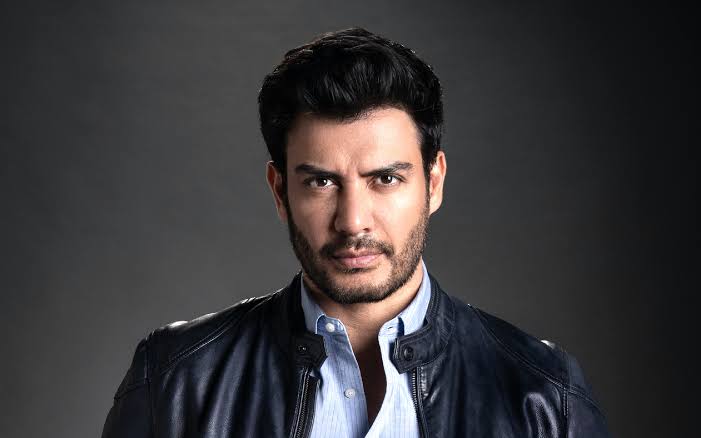 ANDRÉS PALACIOS - Professional Headshot