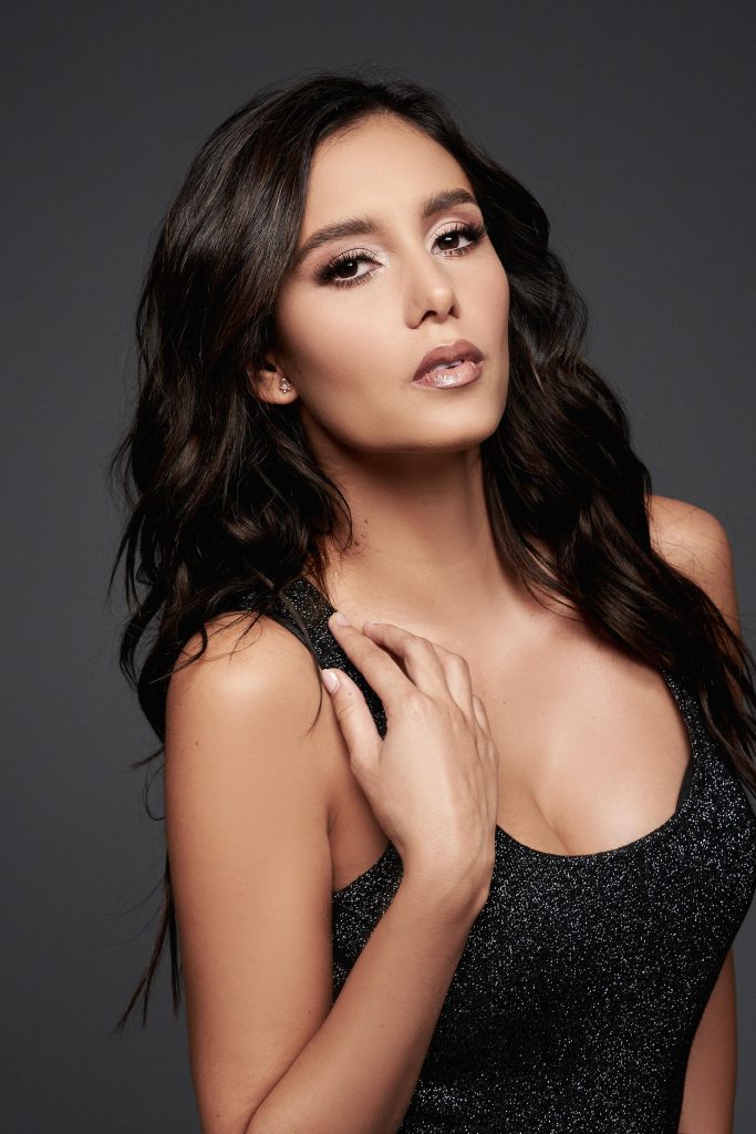 BÁRBARA ISLAS - Professional Headshot