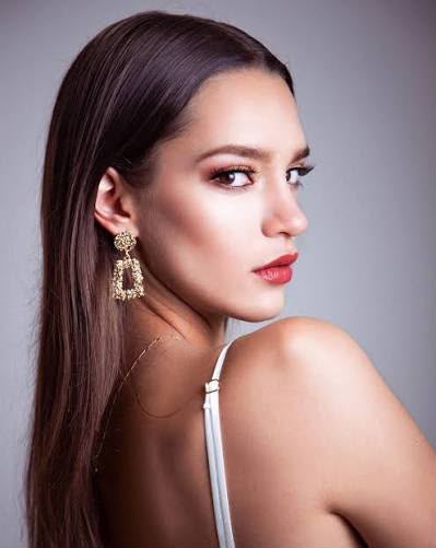 CAMILA CANTO - Professional Headshot