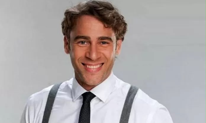 CARLOS DE LA MOTA - Professional Headshot