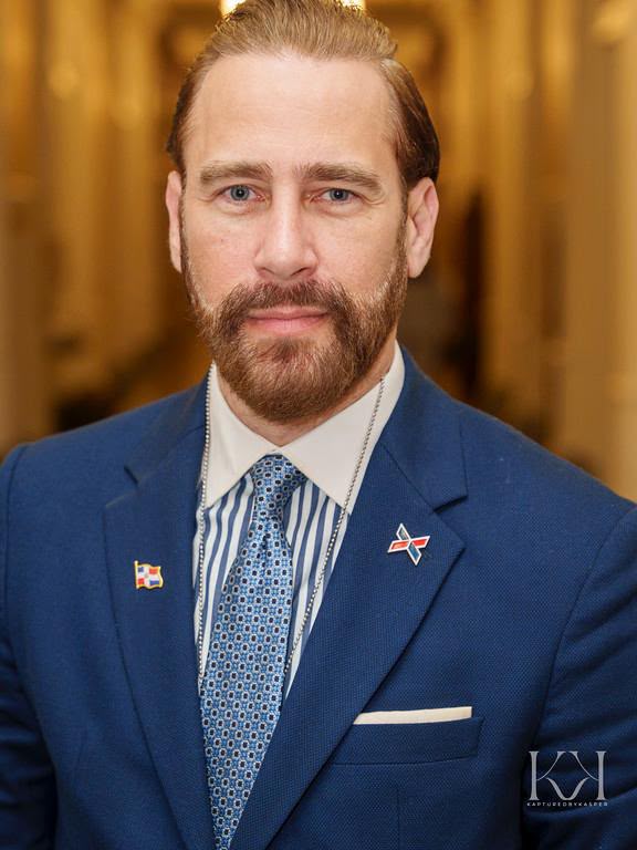 CARLOS DE LA MOTA - Professional Headshot