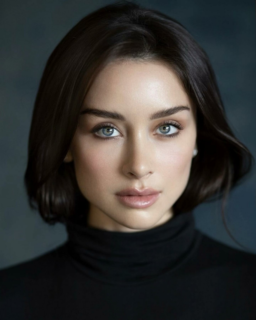CLAUDIA BOUZA - Professional Headshot