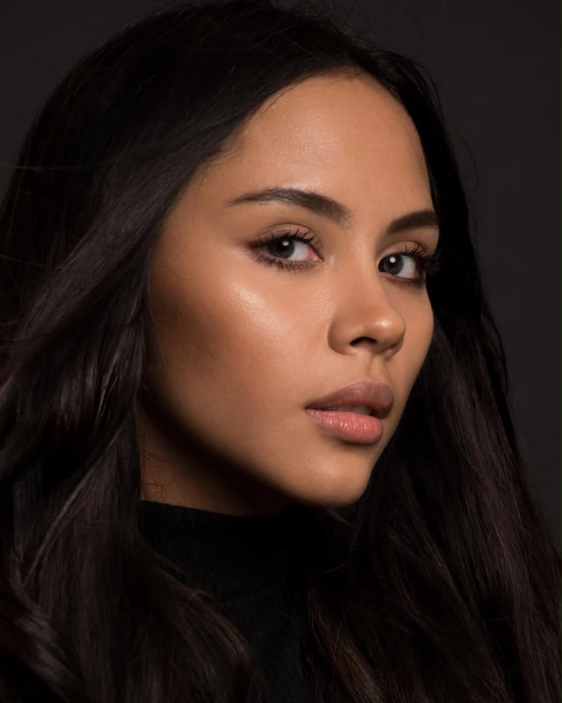 EMIRÉ ARELLANO - Professional Headshot