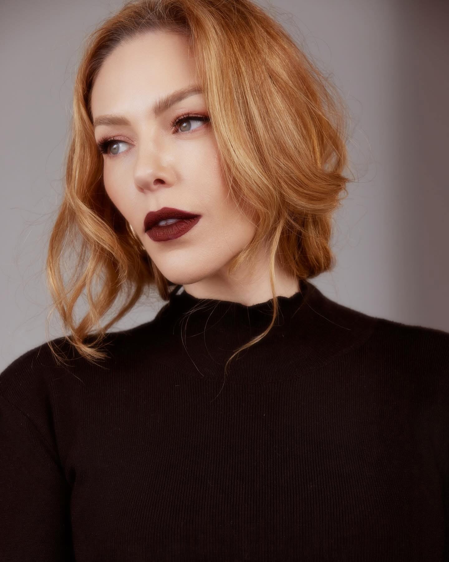 ERIKA DE LA ROSA - Professional Headshot