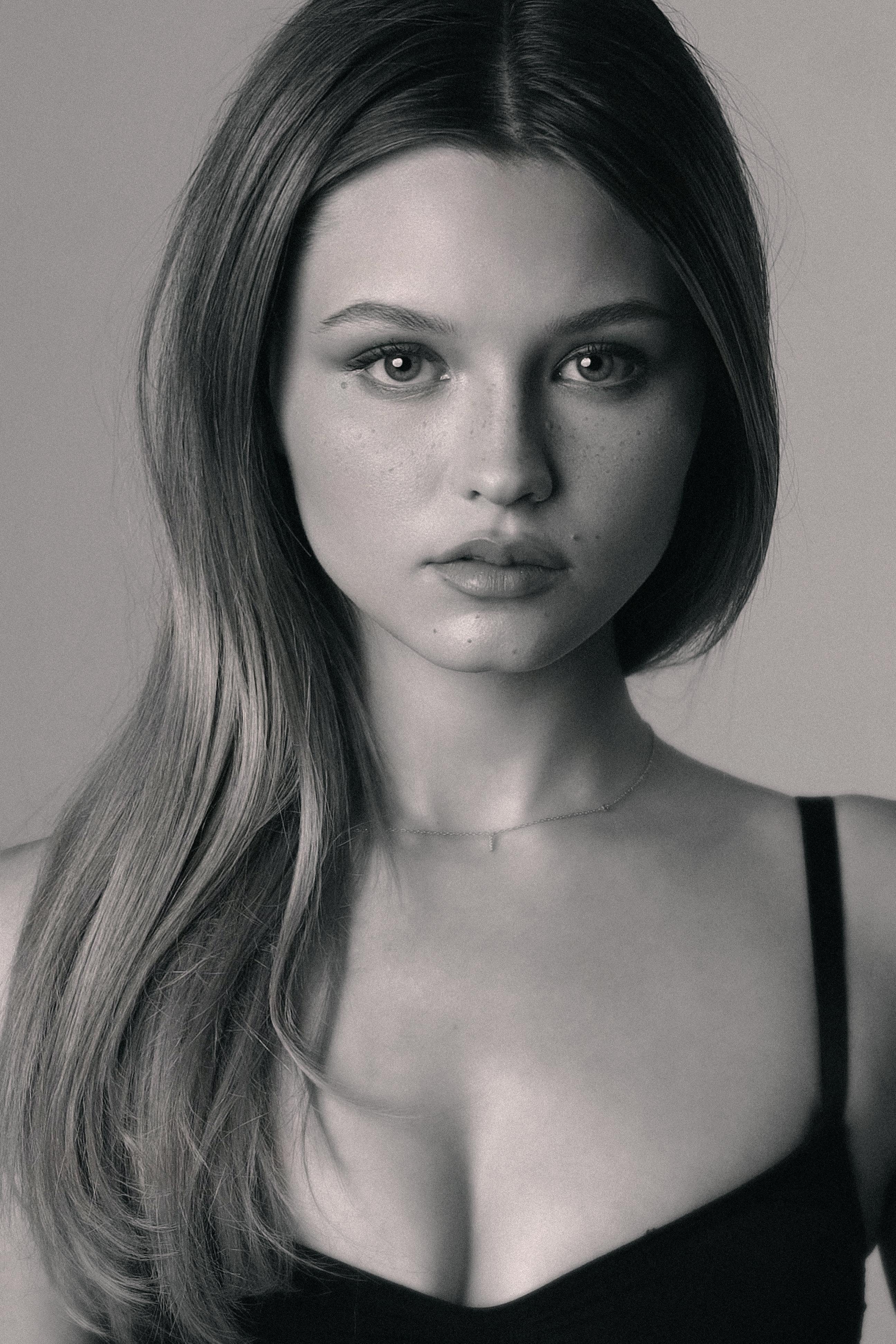 Isabella Tena - Professional Headshot