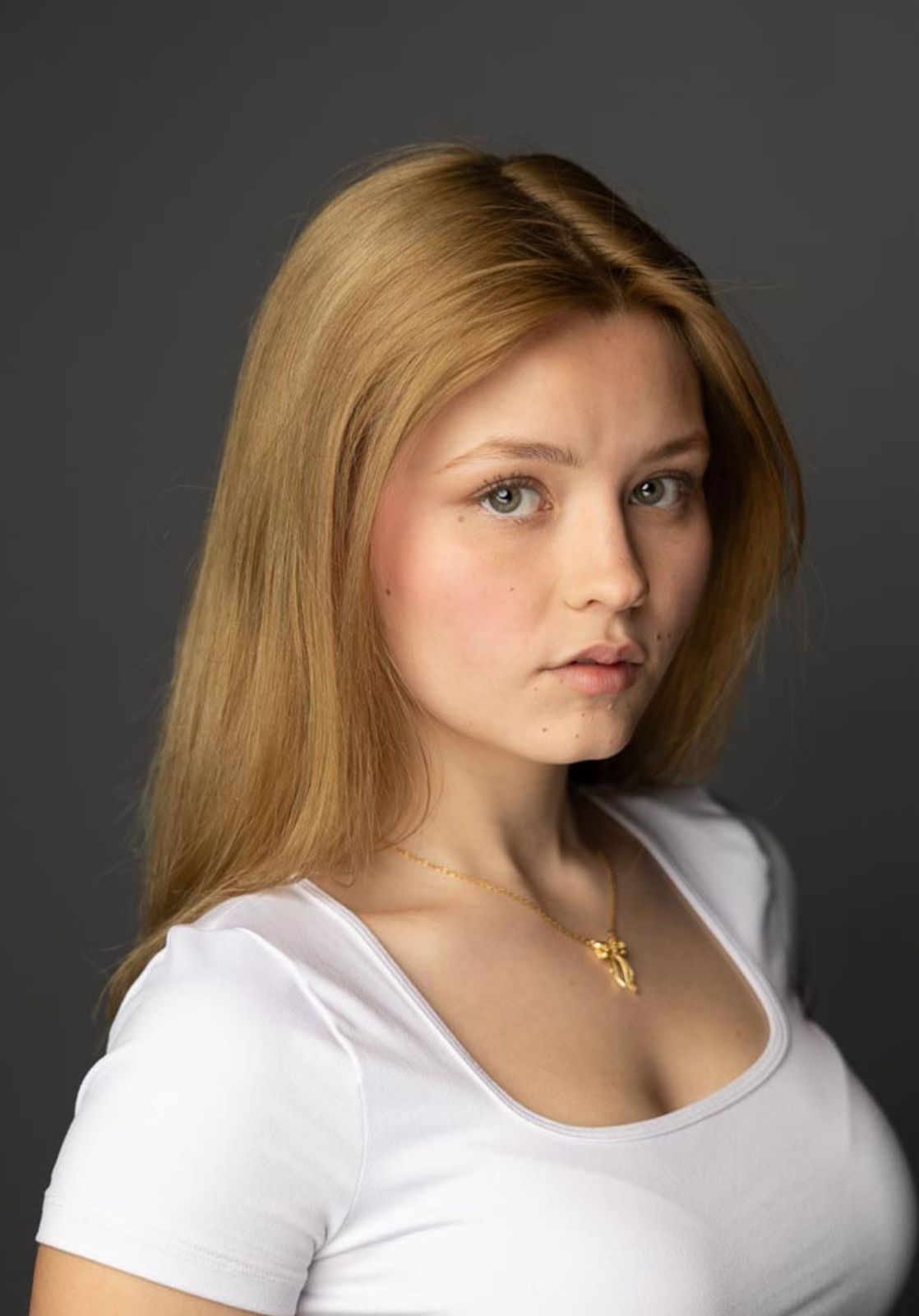 Isabella Tena - Professional Headshot