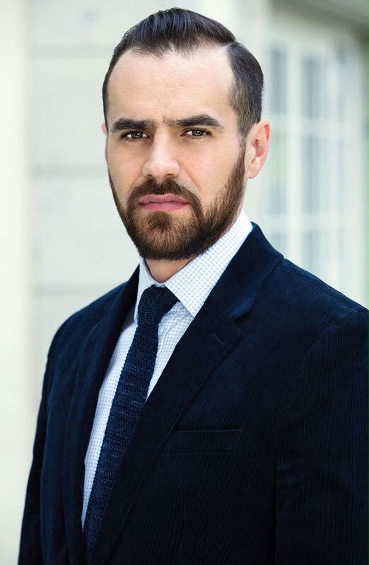 JORGE POZA - Professional Headshot