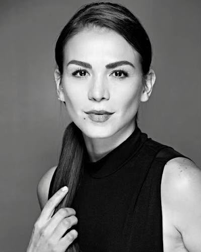 LUZ RAMOS - Professional Headshot