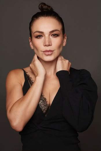 LUZ RAMOS - Professional Headshot