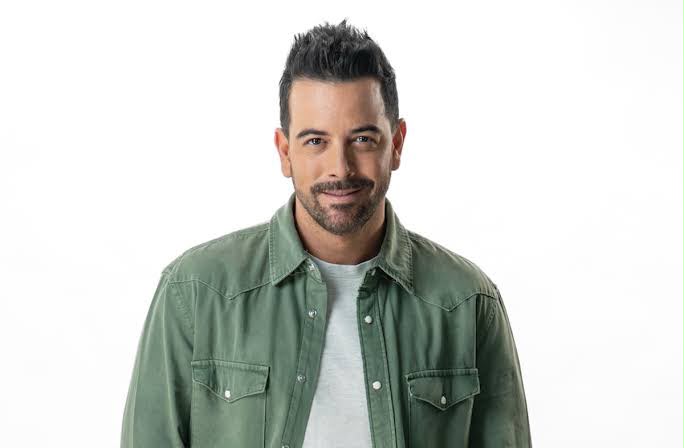 MANE DE LA PARRA - Professional Headshot