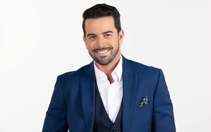 MANE DE LA PARRA - Professional Headshot