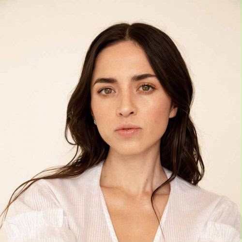 MARÍA EVOLI - Professional Headshot