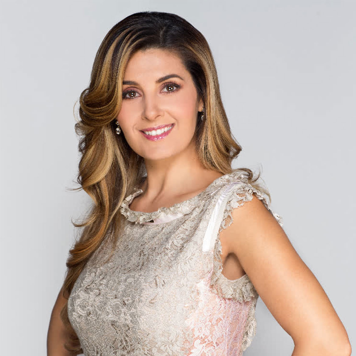 Mayrín Villanueva - Marka Talent