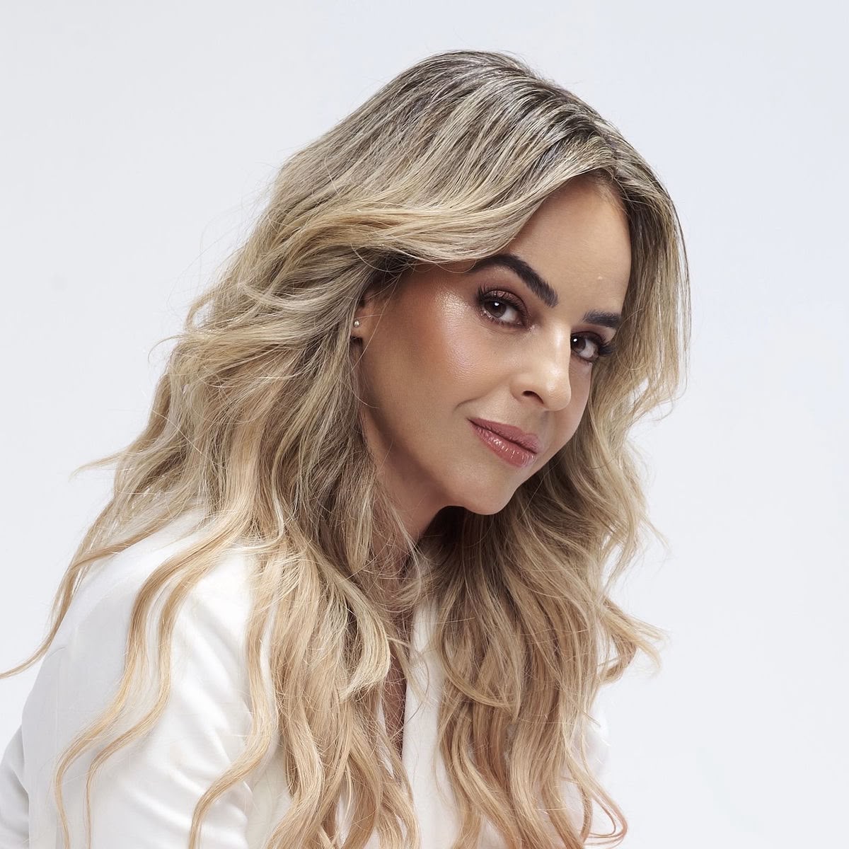 PAOLA GÓMEZ - Professional Headshot