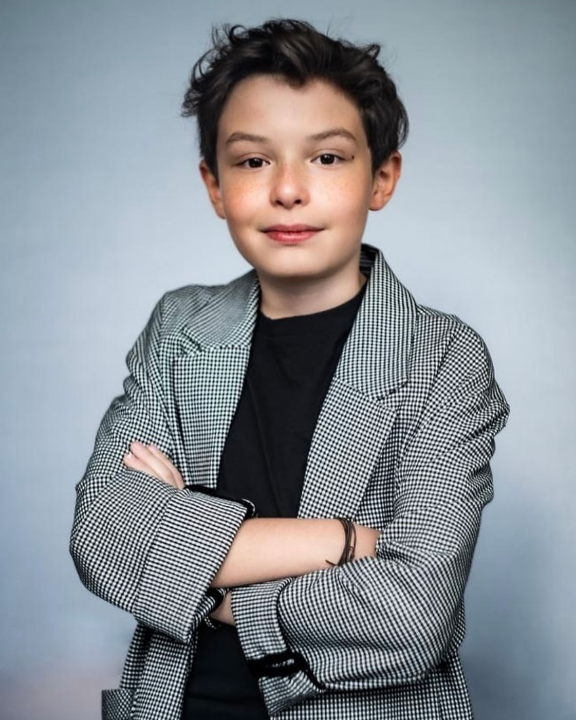 SANTIAGO ARAY - Professional Headshot