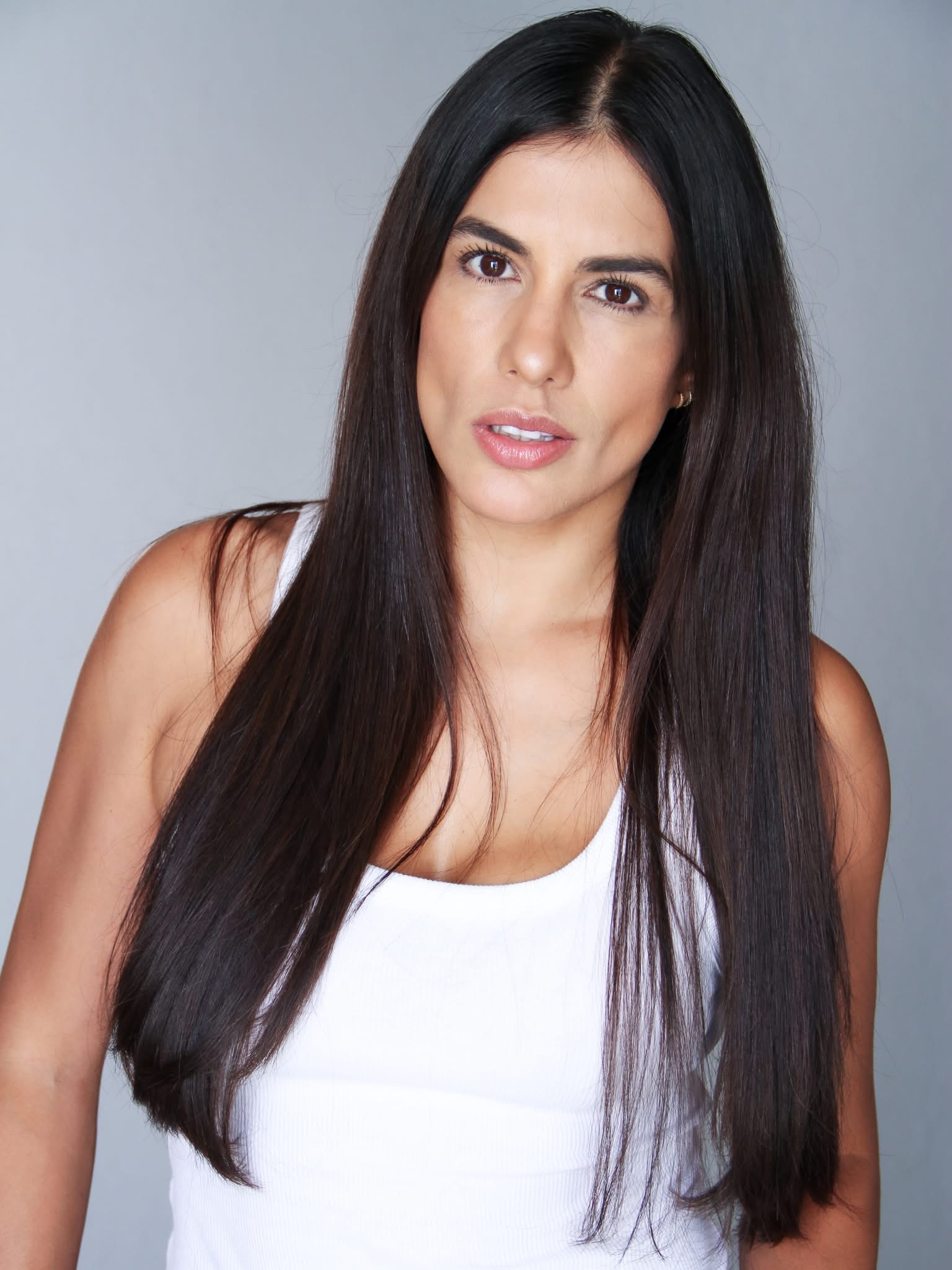 TANIA LIZARDO - Professional Headshot